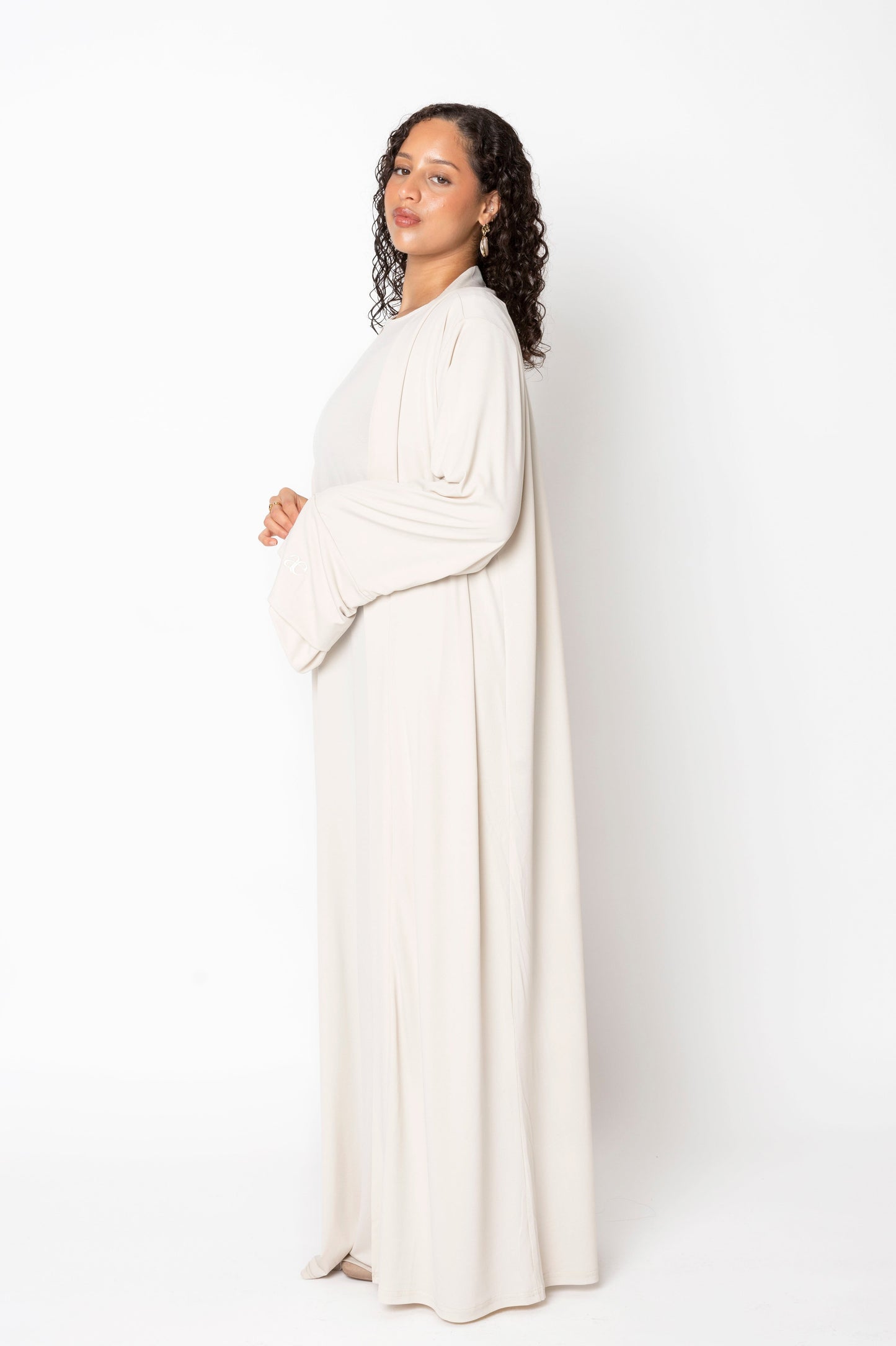 Open Abaya ’OFF-WHITE’ aemodeésty.com