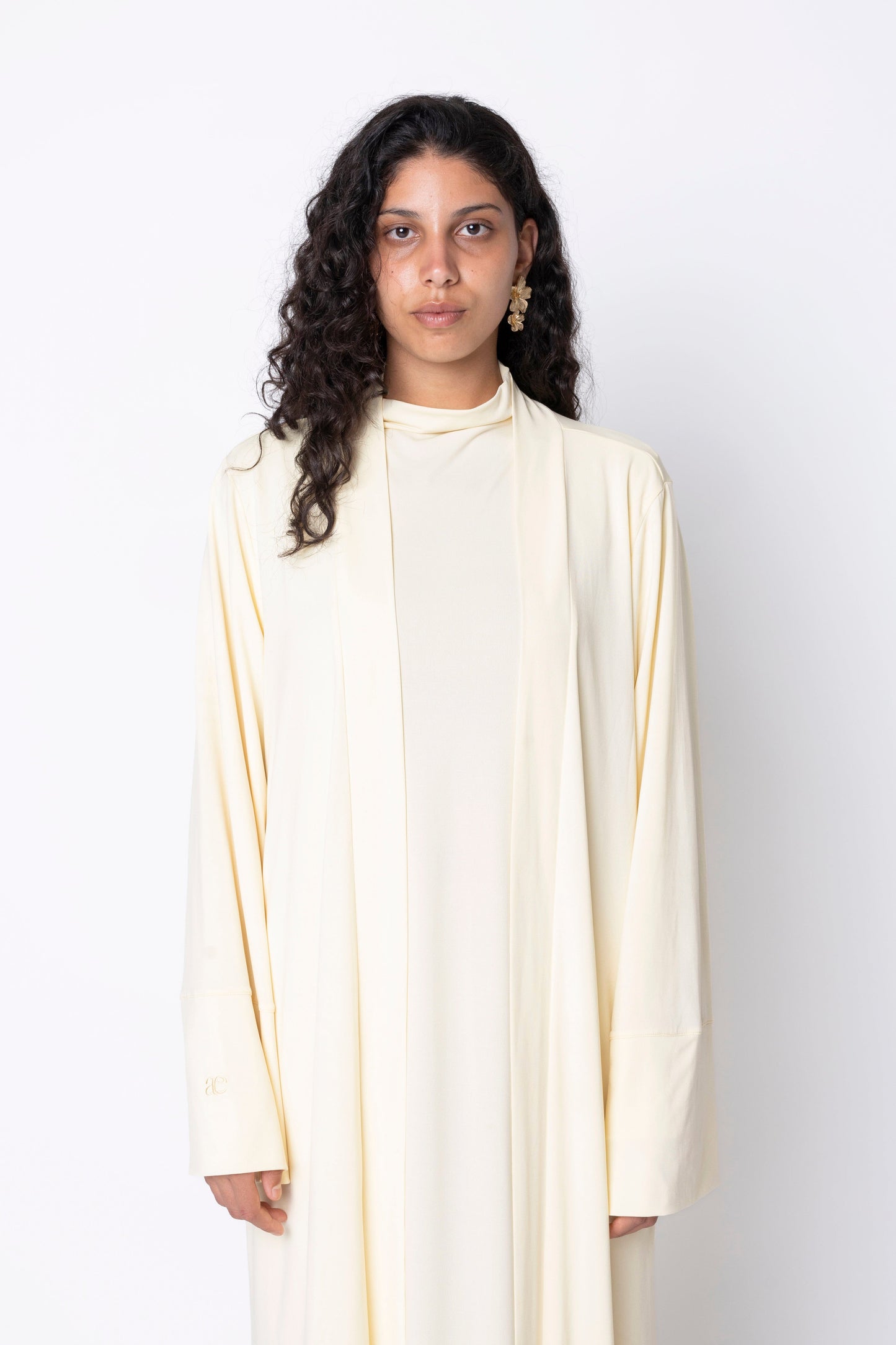 Open abaya ’LEMONADE’ aemodeésty.com