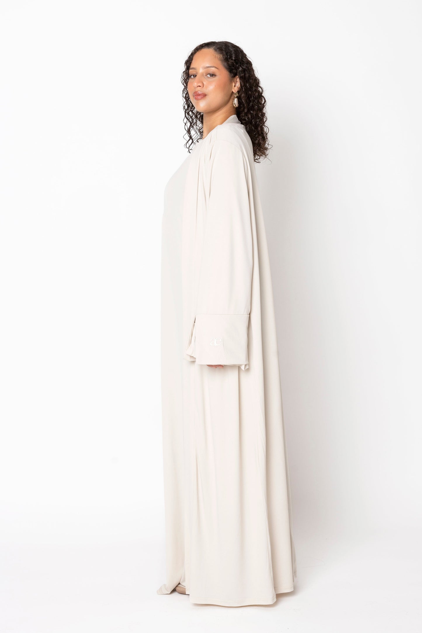 Open Abaya ’OFF-WHITE’ aemodeésty.com