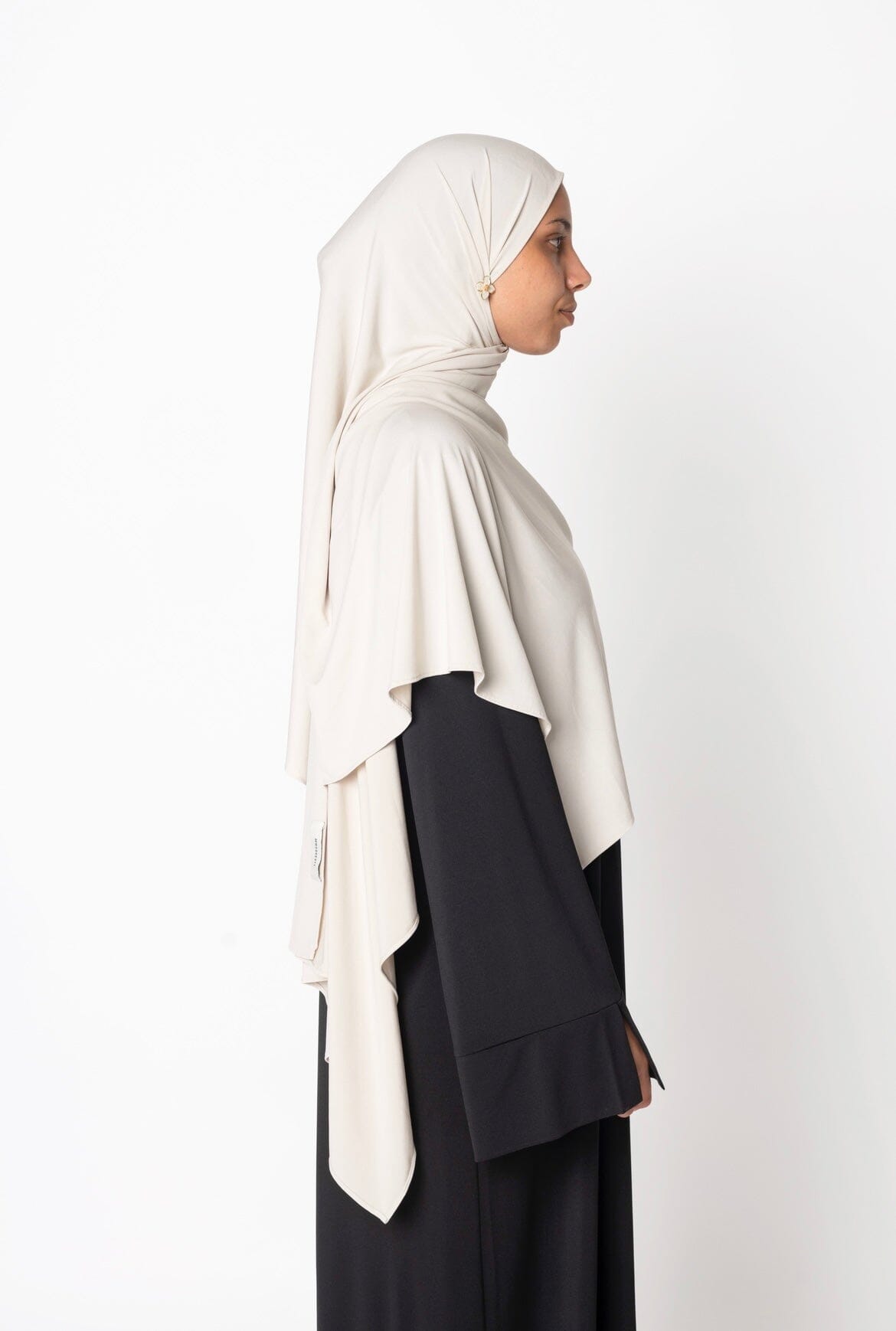 OFF-WHITE aemodeésty.com