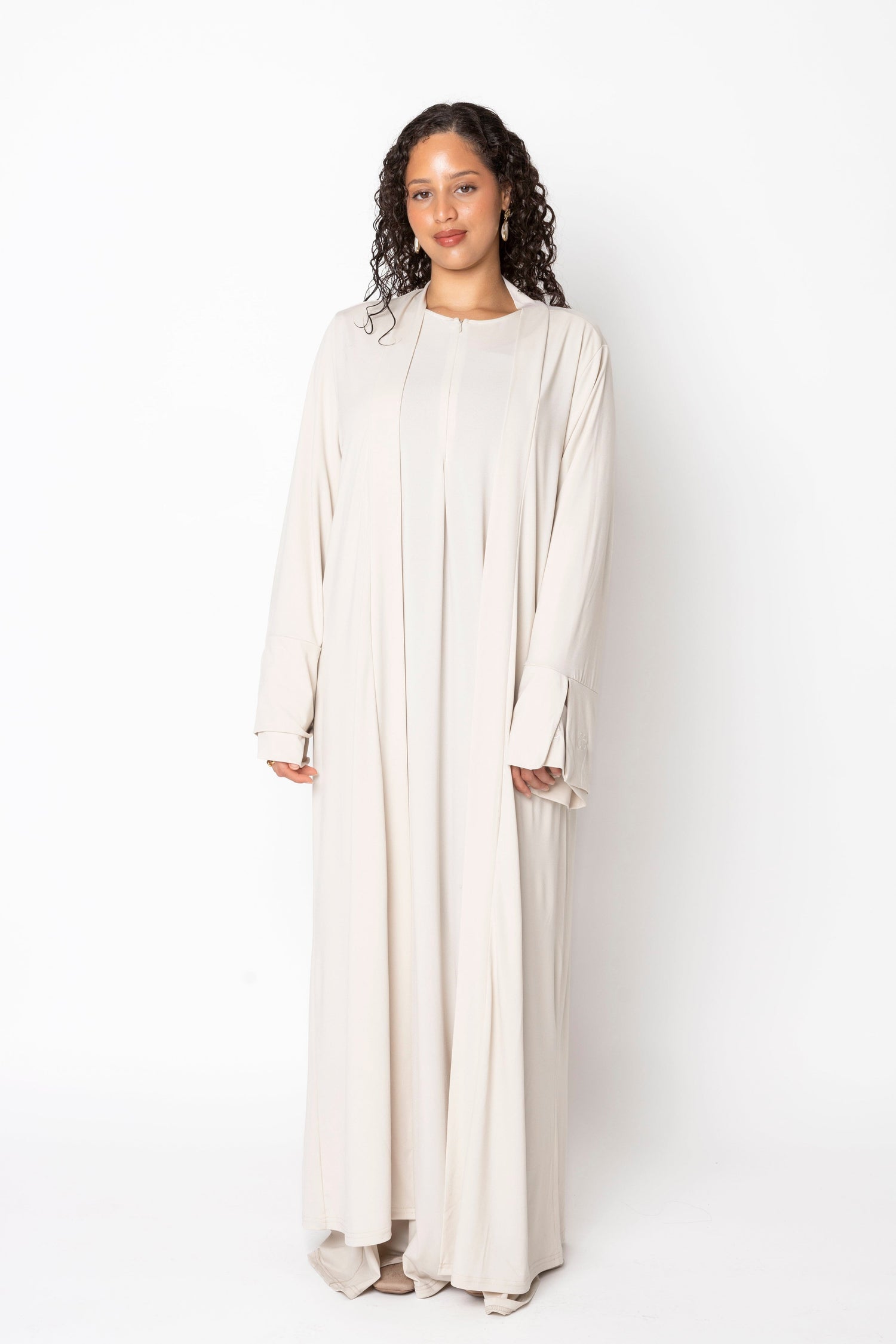 Open Abaya ’OFF-WHITE’ aemodeésty.com 